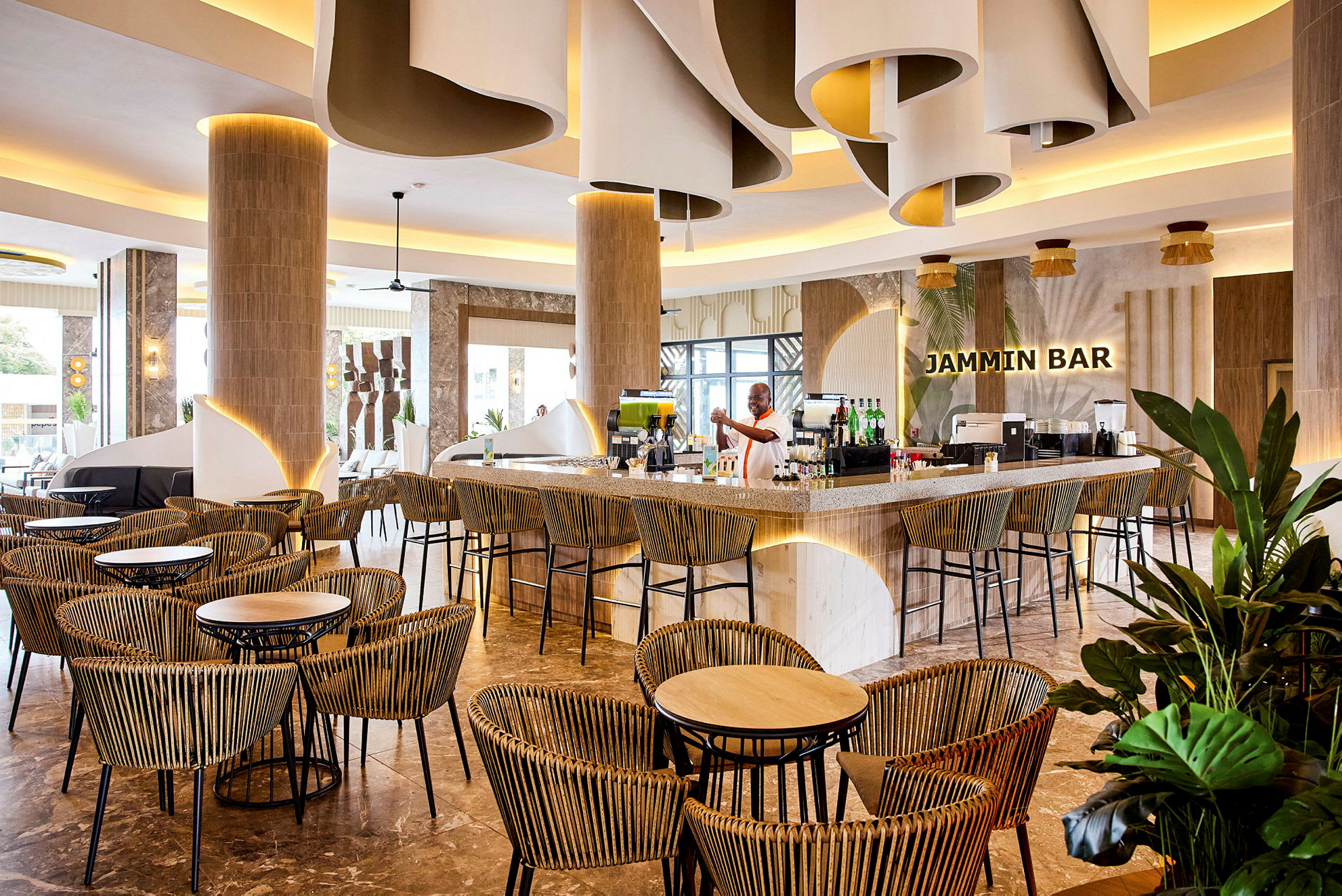 Modern hotellbar med elegant inredning och sittplatser. (AI-genererad text)