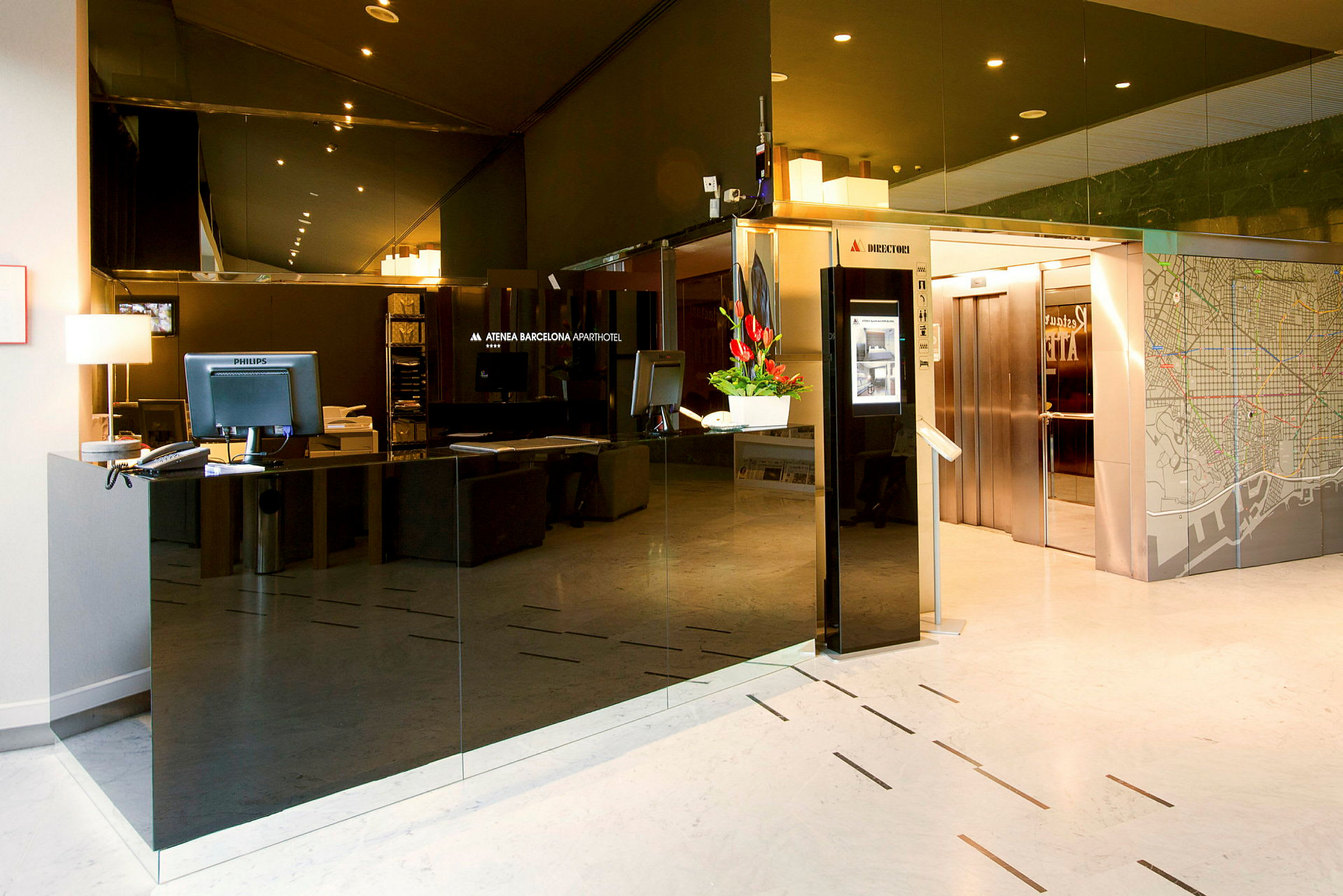 Receptionen på Atenea Barcelona Aparthotel med en elegant och modern design. (AI-genererad text)