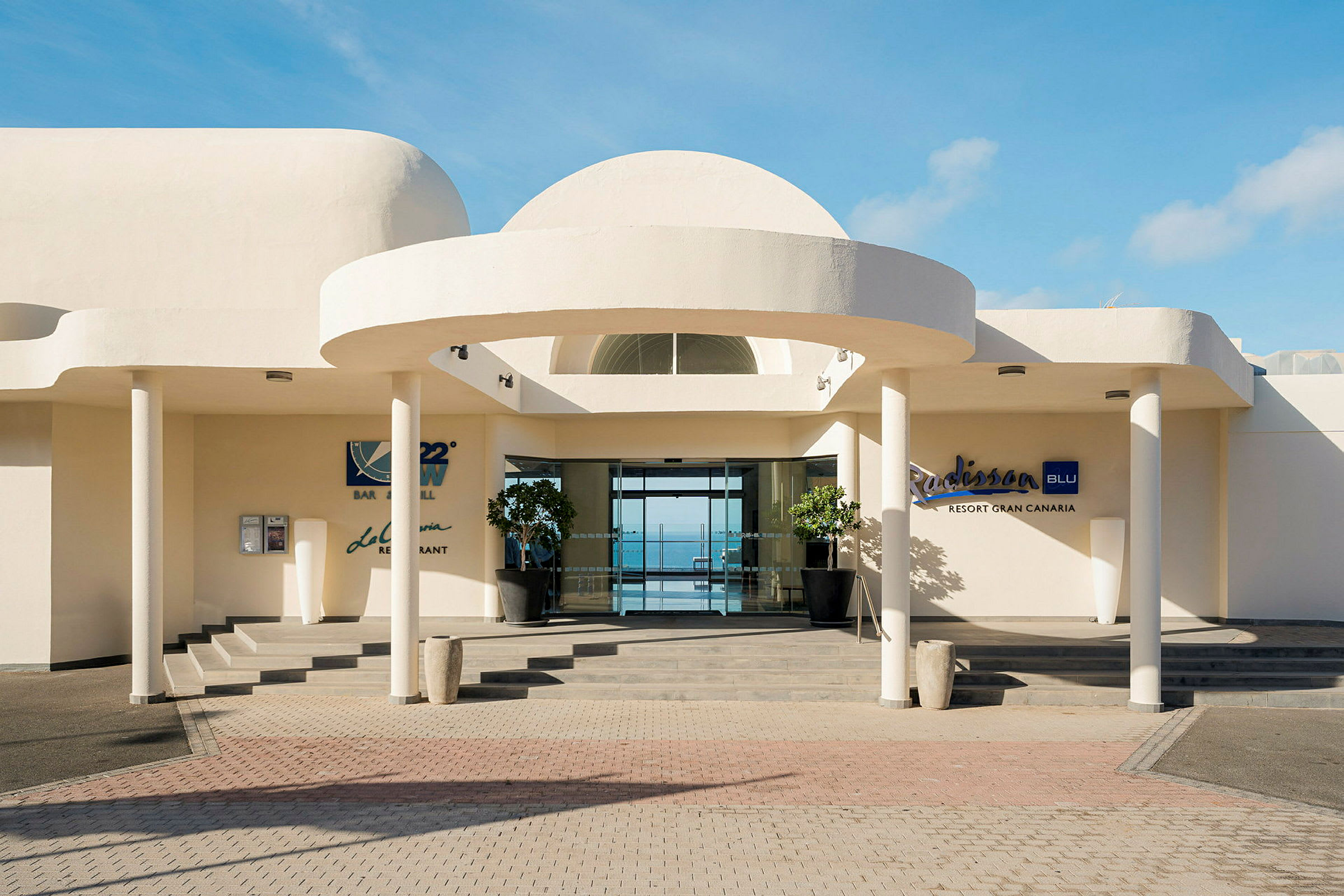 Ingången till Radisson Blu Resort Gran Canaria. (AI-genererad text)