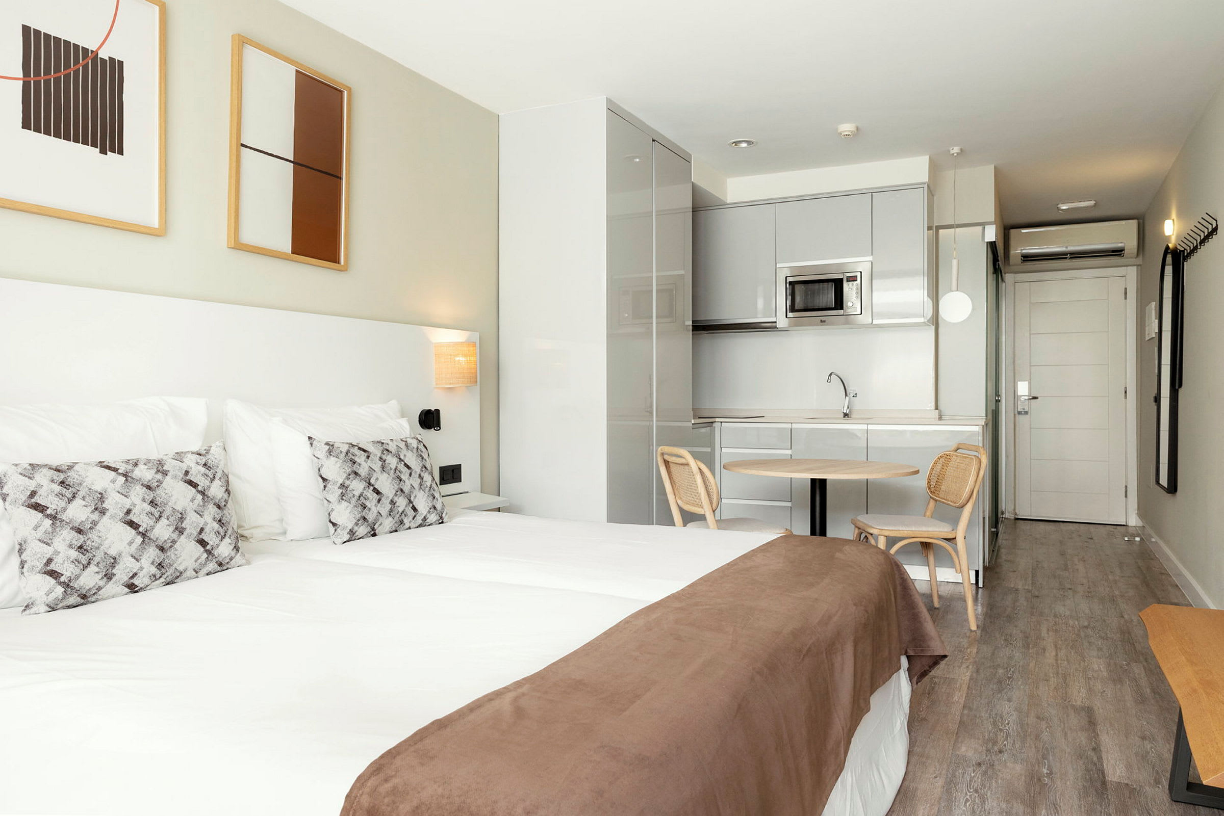 Exempel på Classic Studio och Prime Pool Suite