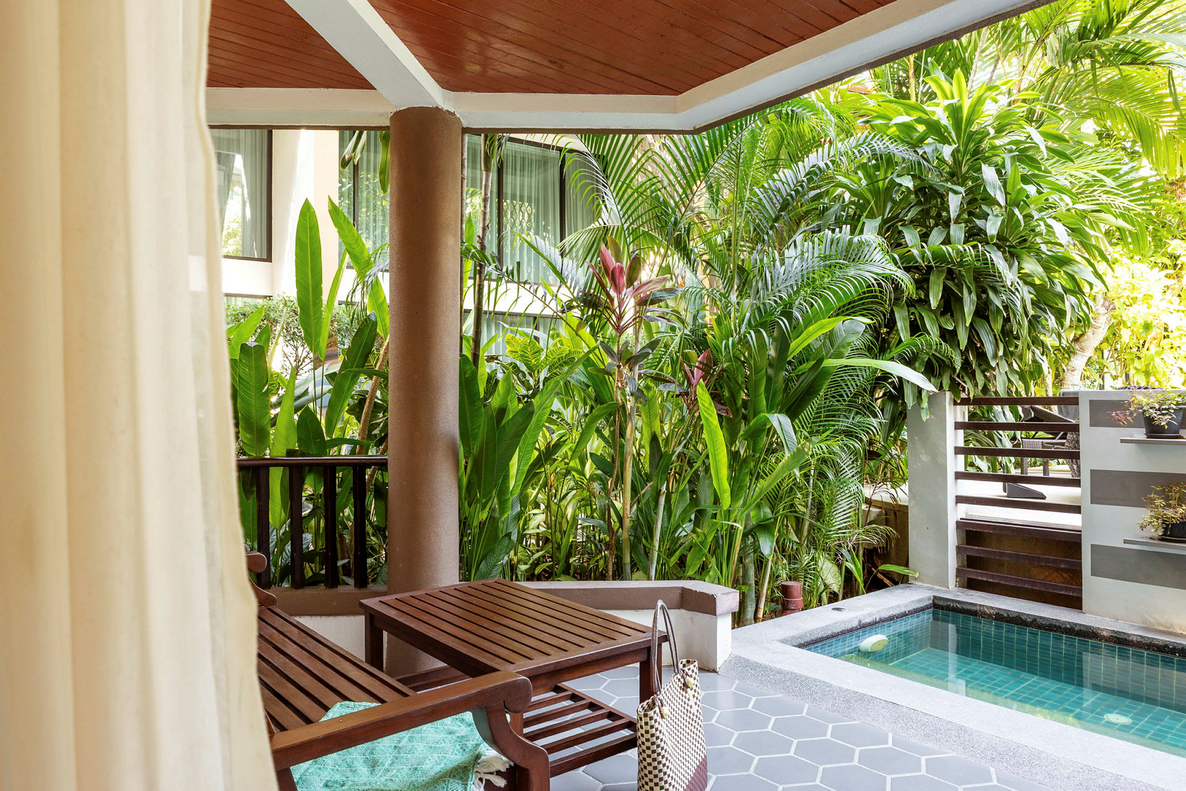 Dubbelrum med access till privat, delad pool