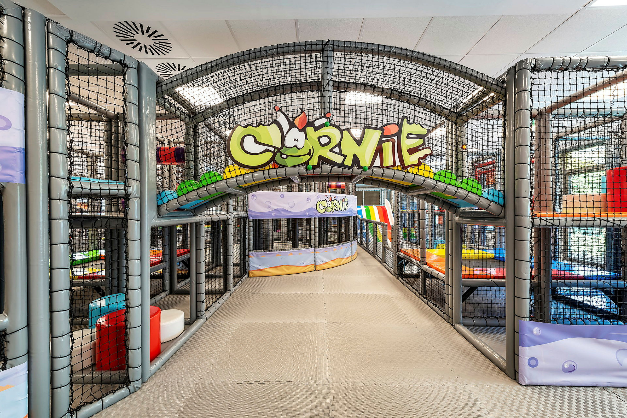 Bild på en inomhuslekplats med namnet 'Cornie'. (AI-genererad text)