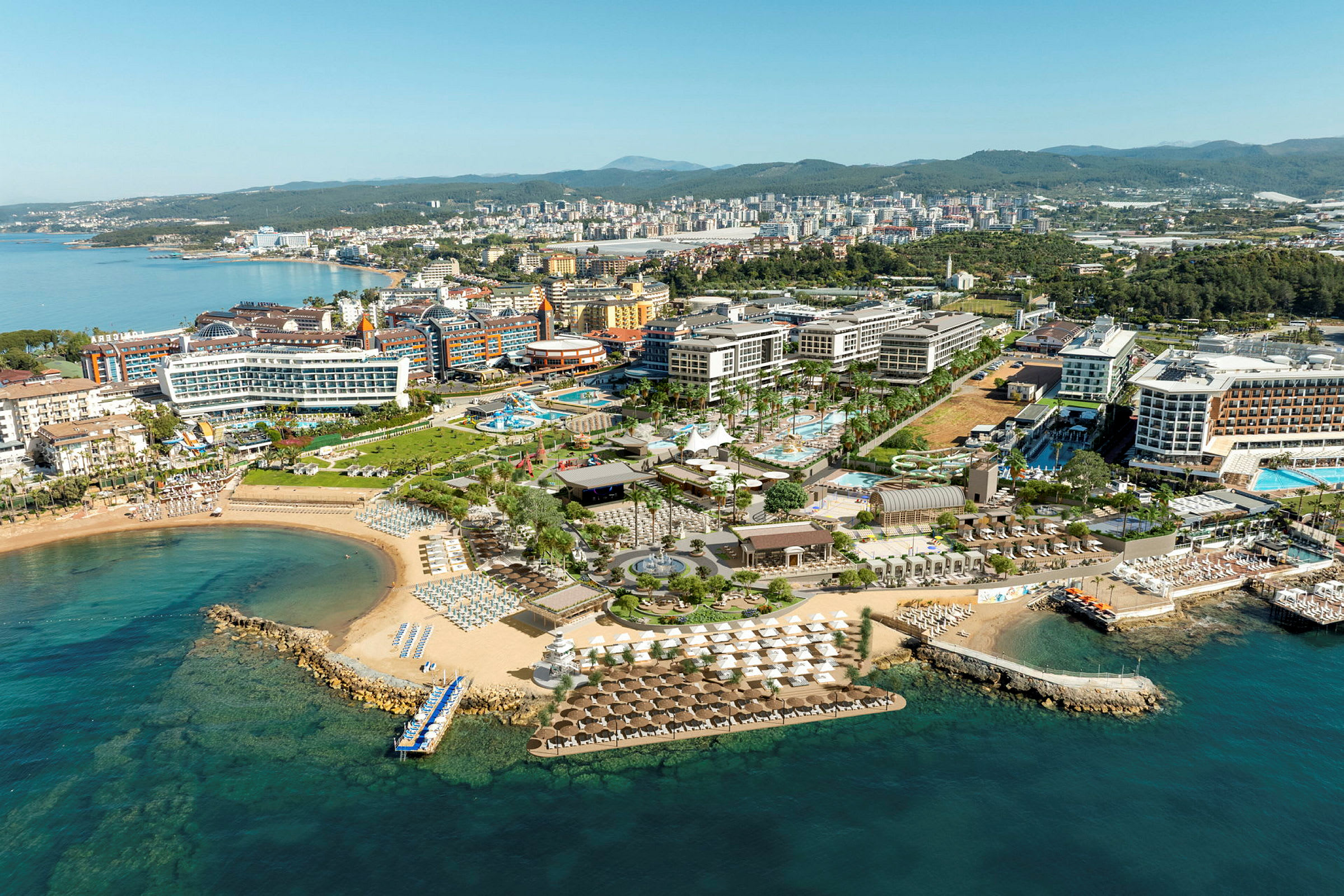 Flygfoto över en semesterort vid kusten med hotell, pooler och stranden. (AI-genererad text)