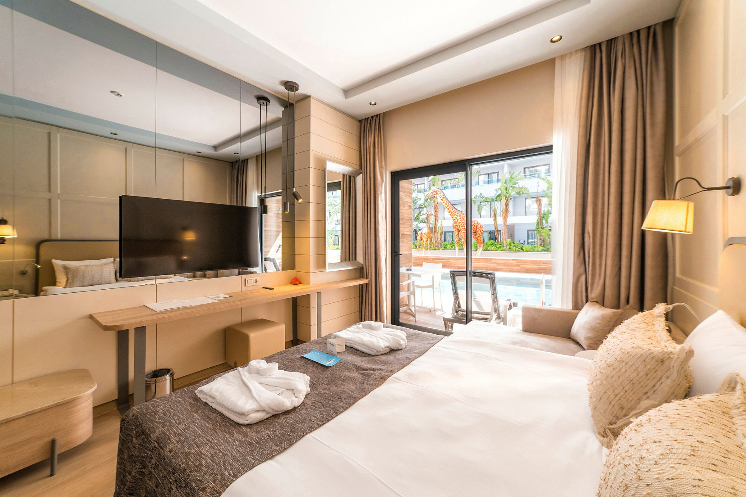 Dubbelrum superior med access till privat, delad pool
