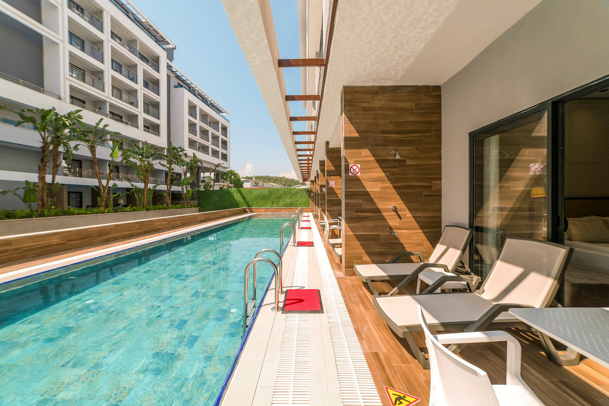 Dubbelrum superior med access till privat, delad pool