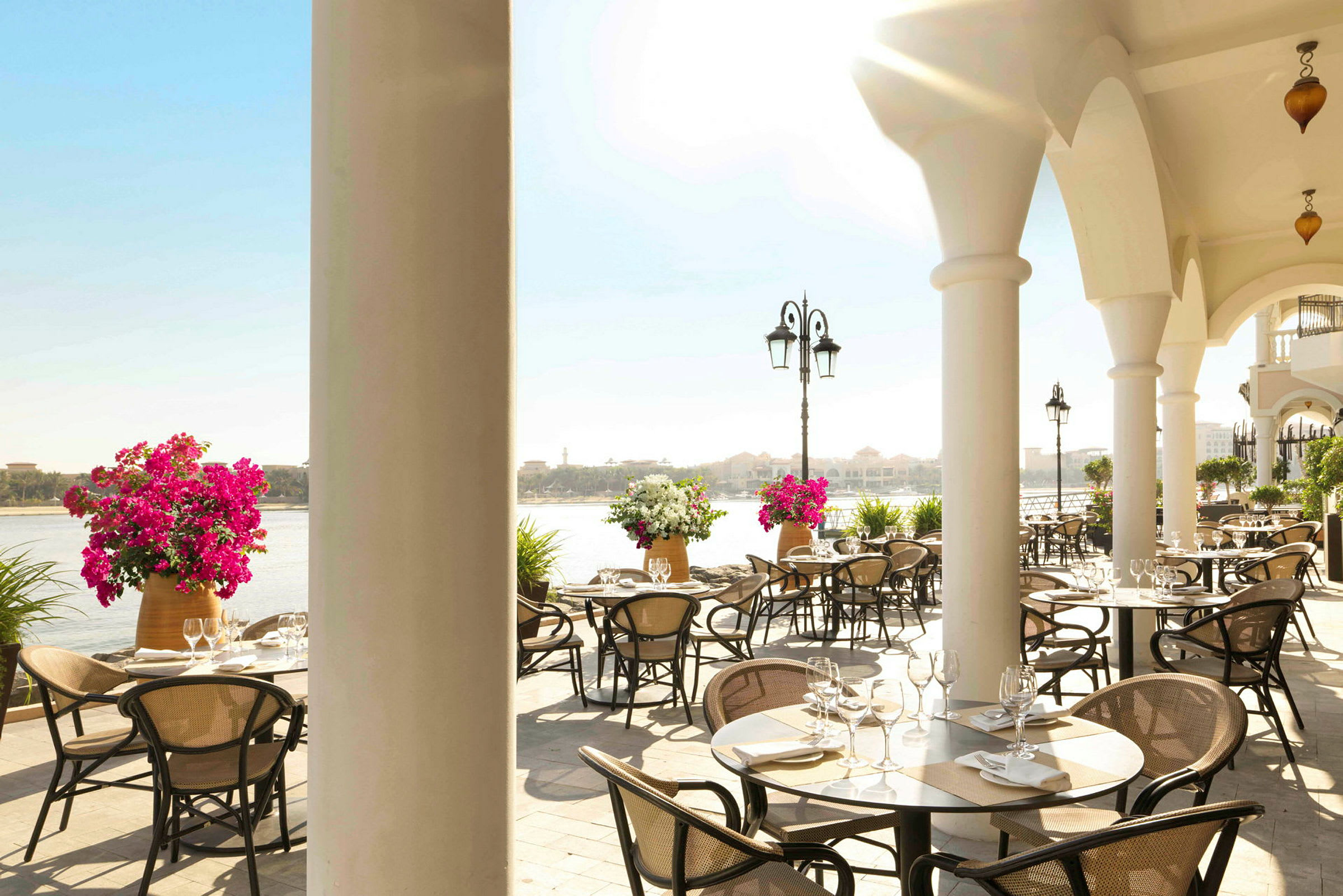 Restaurang på strandpromenaden