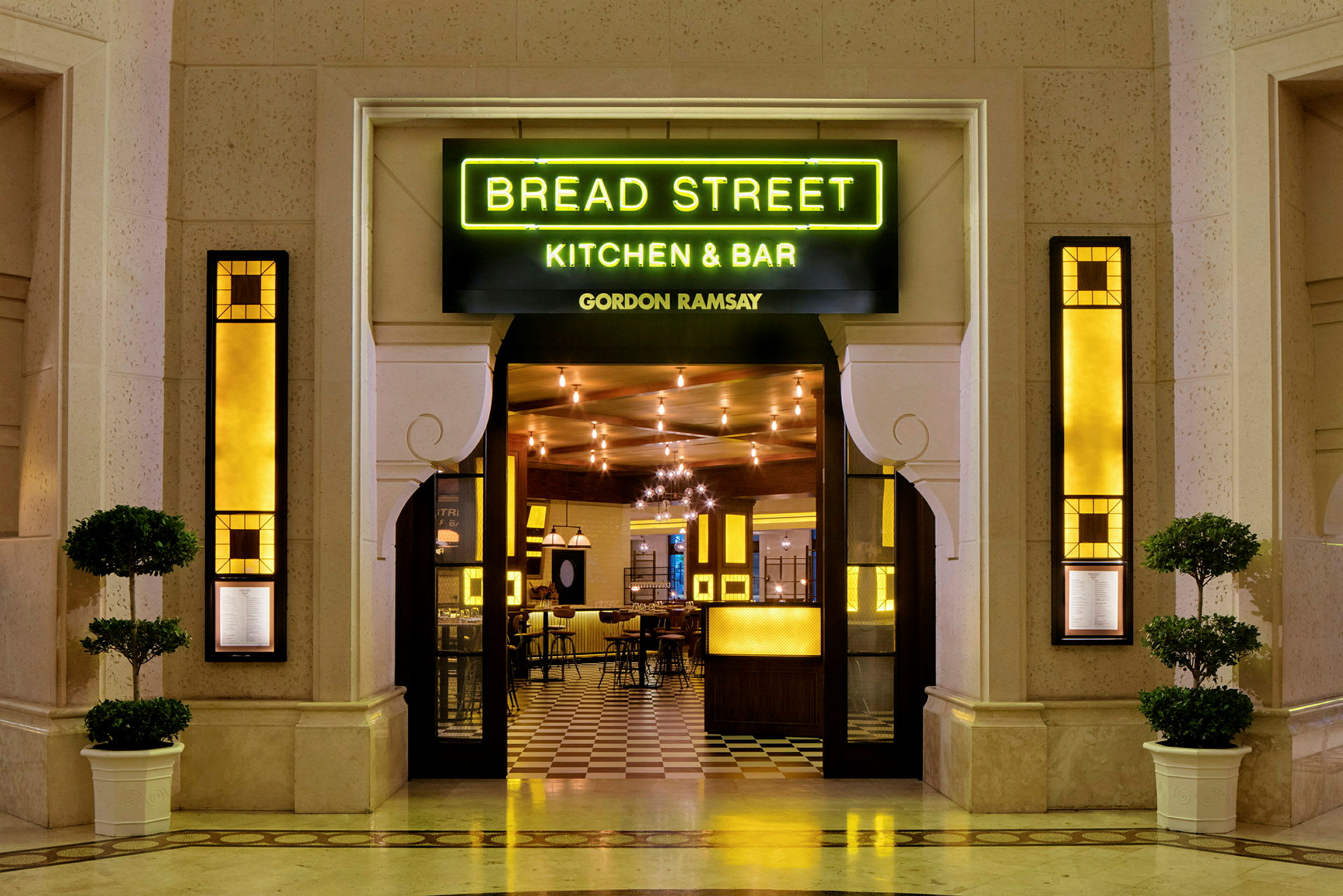 Ingång till Bread Street Kitchen & Bar med Gordon Ramsay. (AI-genererad text)