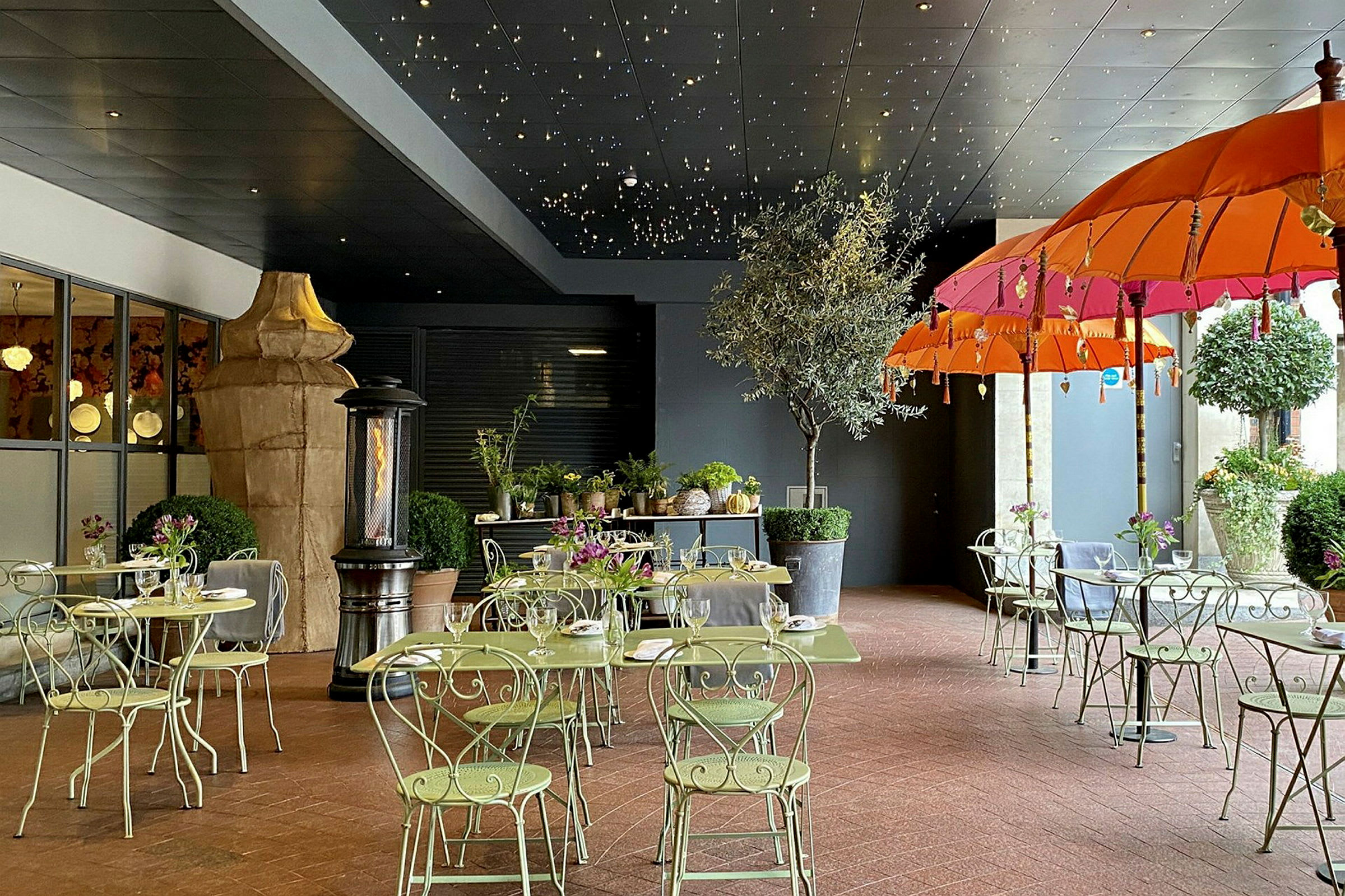Hotellets uppvärmda utomhusterrass