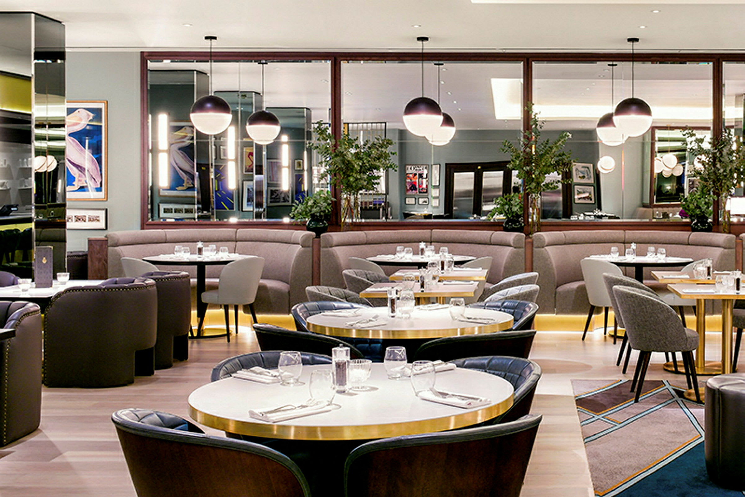 À la carte-restaurang och bar