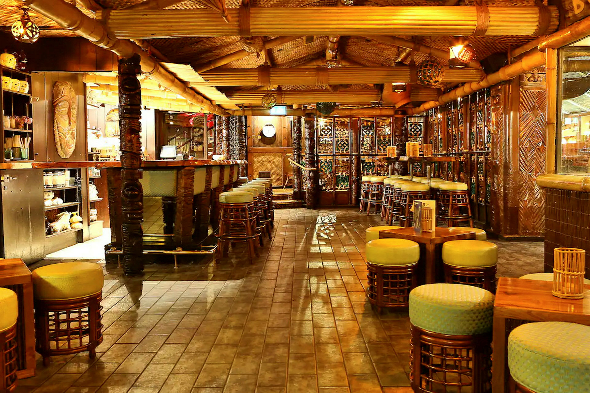 Hotellets kombinerad bar- och restaurang