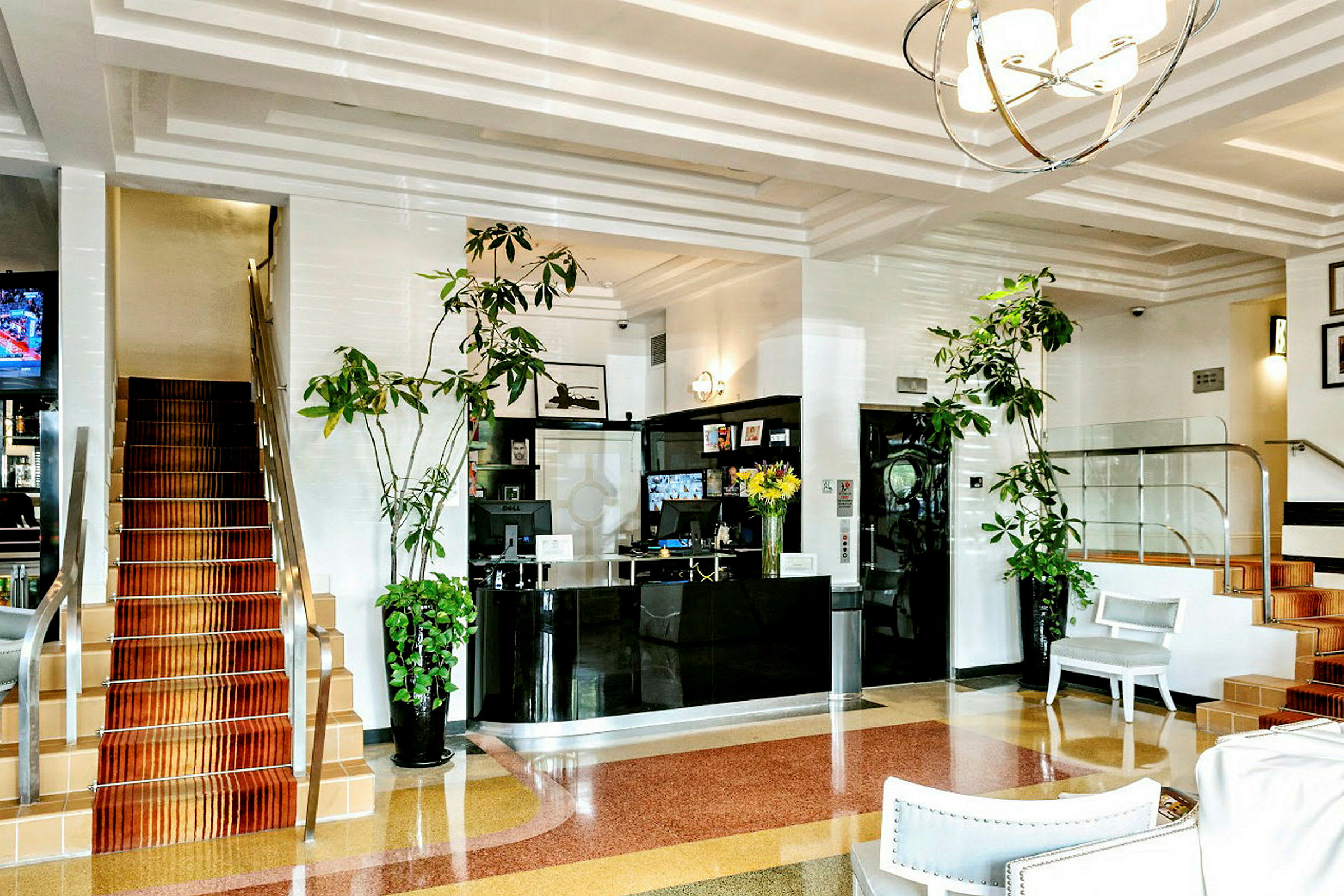 Receptionen i ena hotellbyggnaden