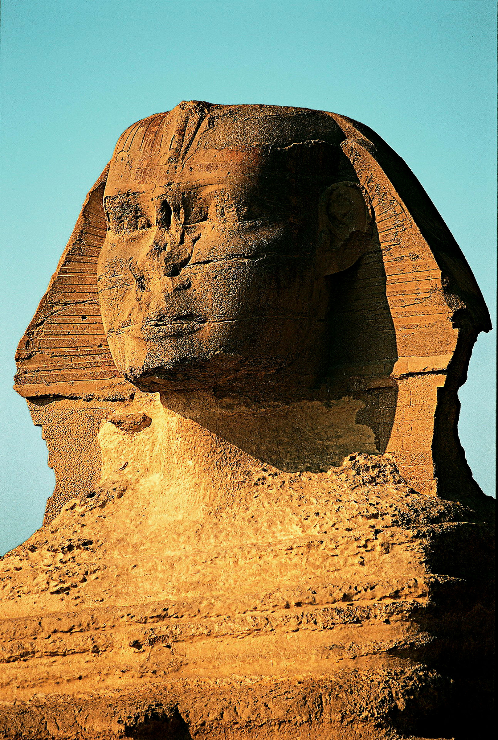En stenstaty av sfinxens huvud i Giza. (AI-genererad text)