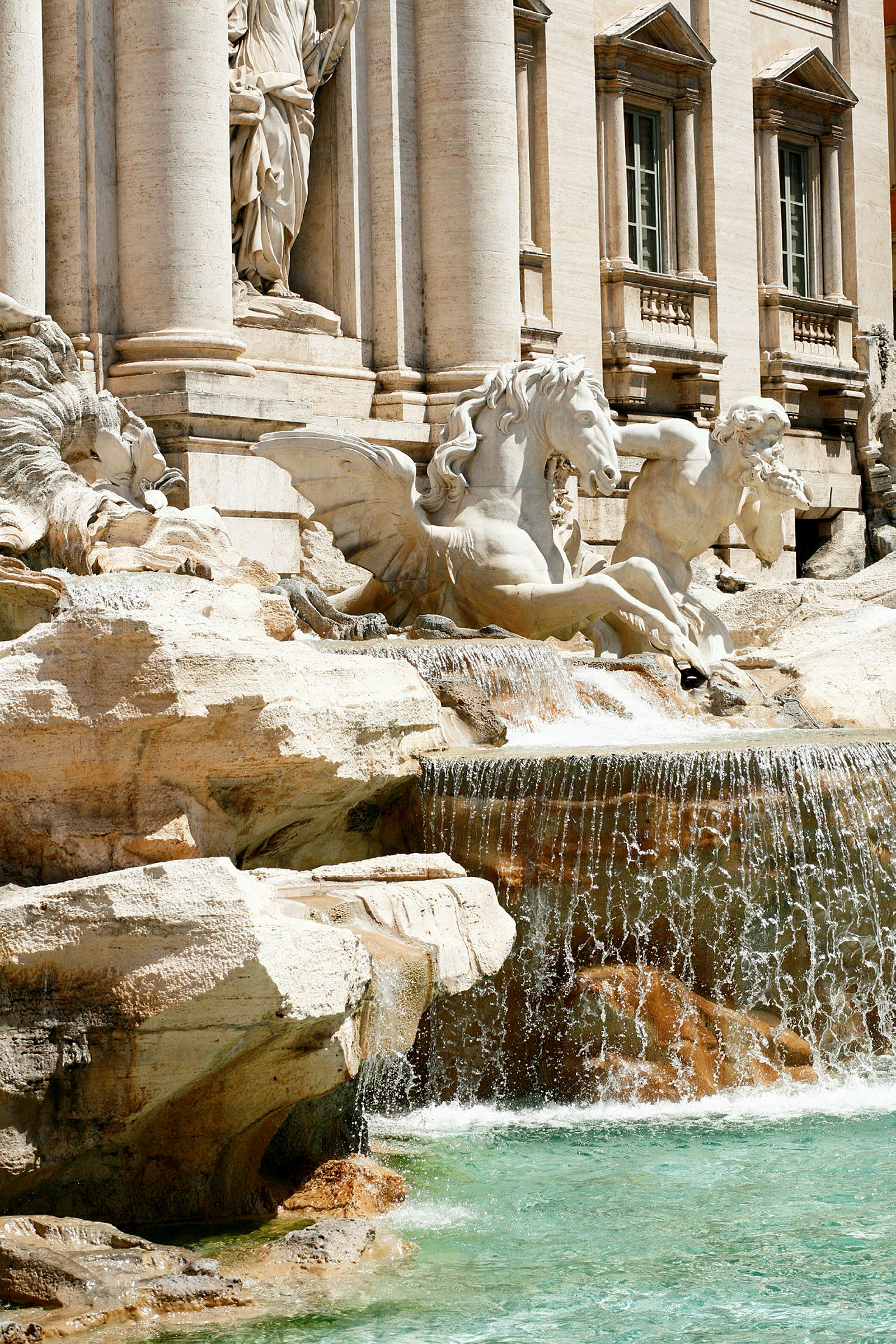 Fontänen Trevi med skulpturer och rinnande vatten. (AI-genererad text)