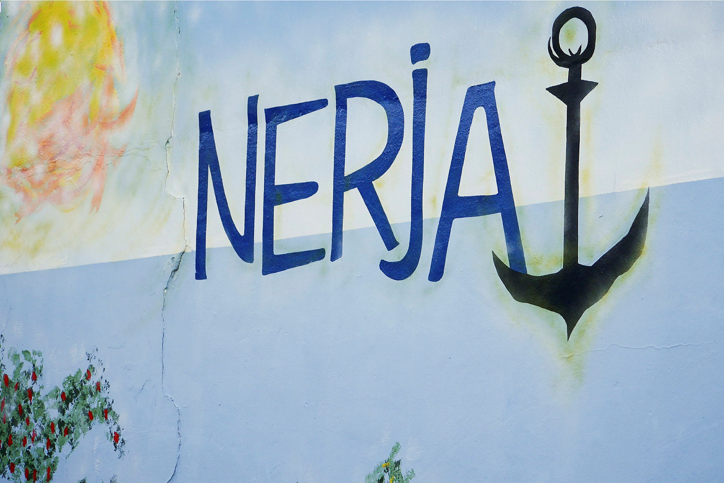 Väggmålning med texten 'Nerja' och en svart ankare. (AI-genererad text)