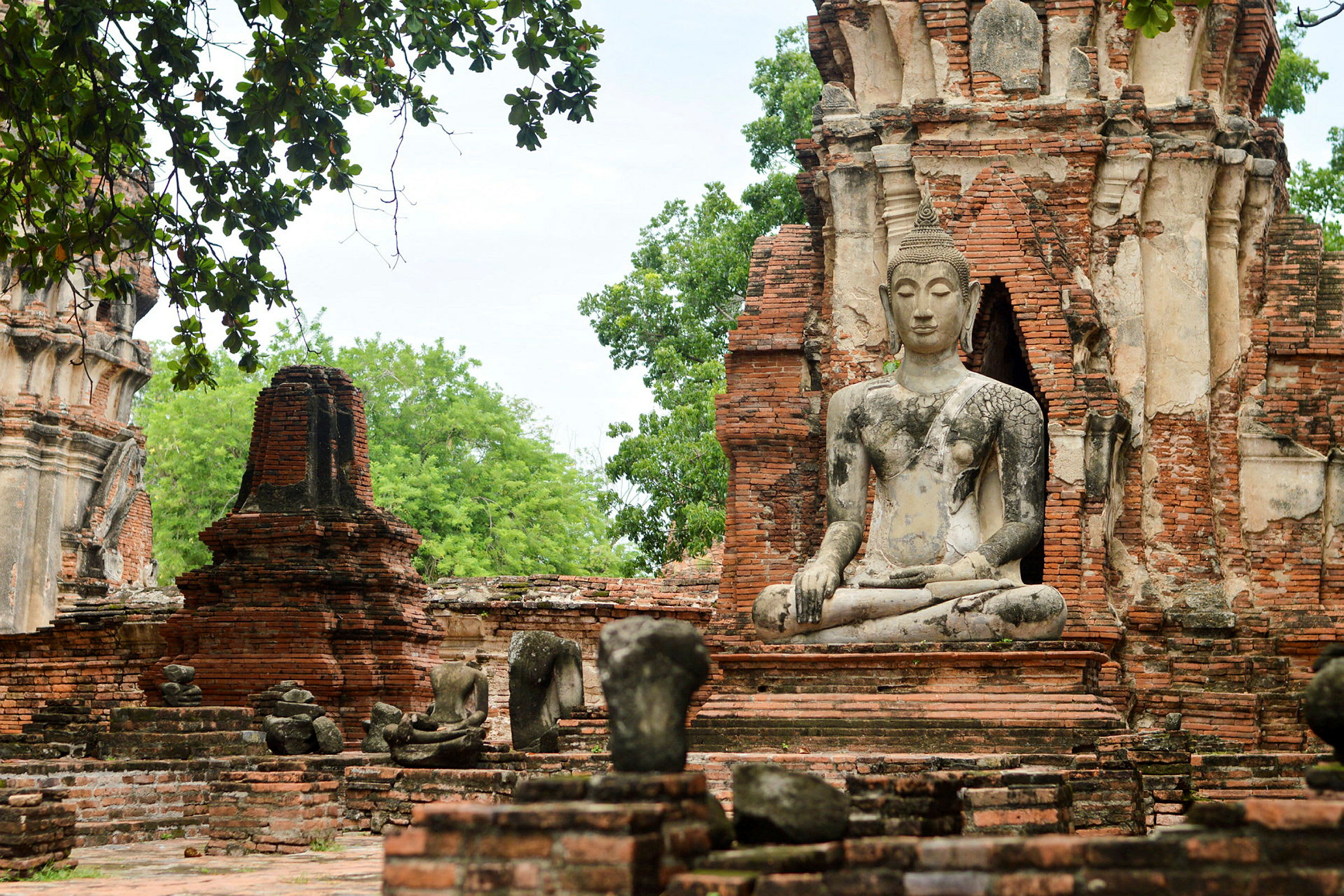 Vackra ruiner i Ayutthaya Historical Park