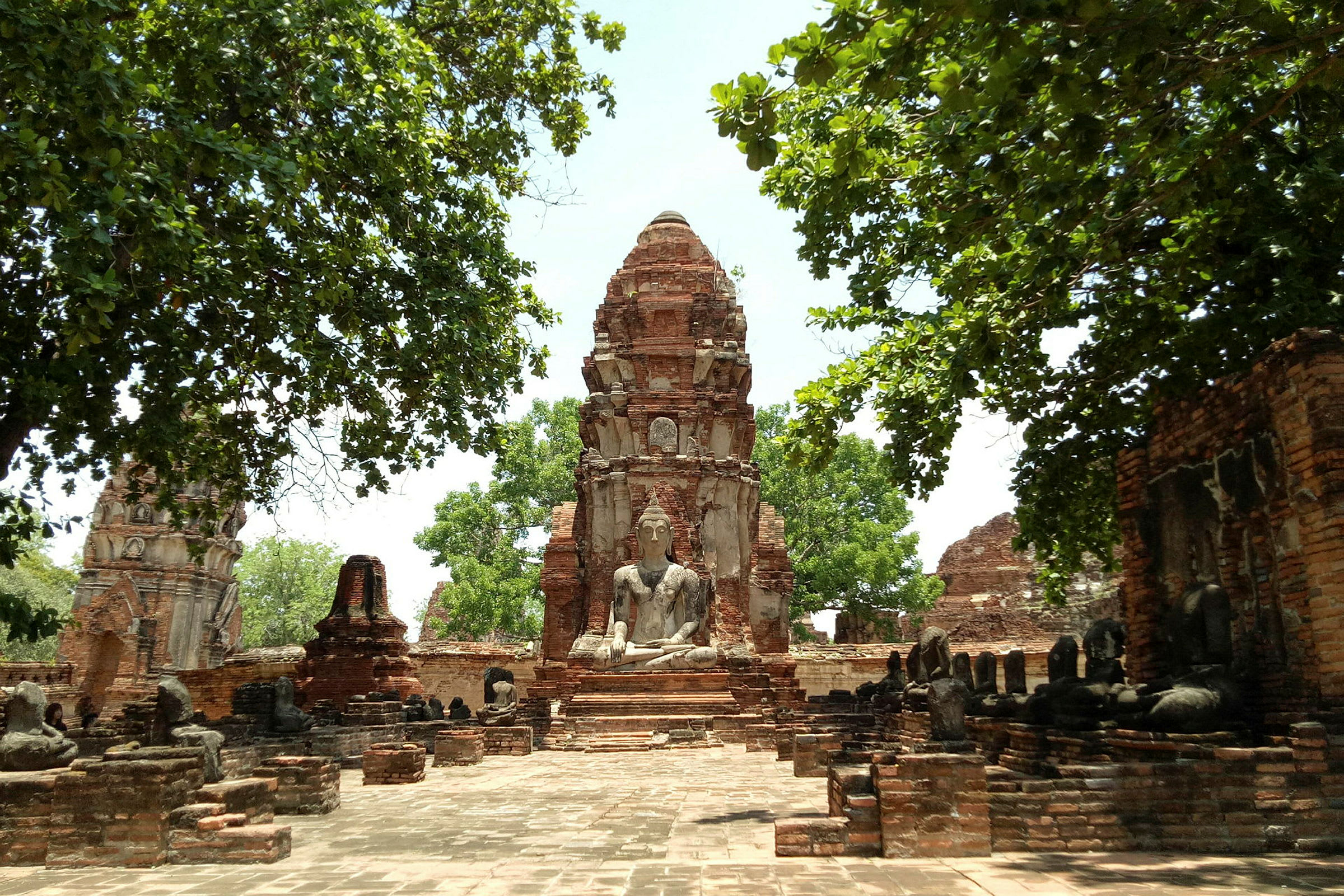 Historiska ruiner i Ayutthaya Historical Park