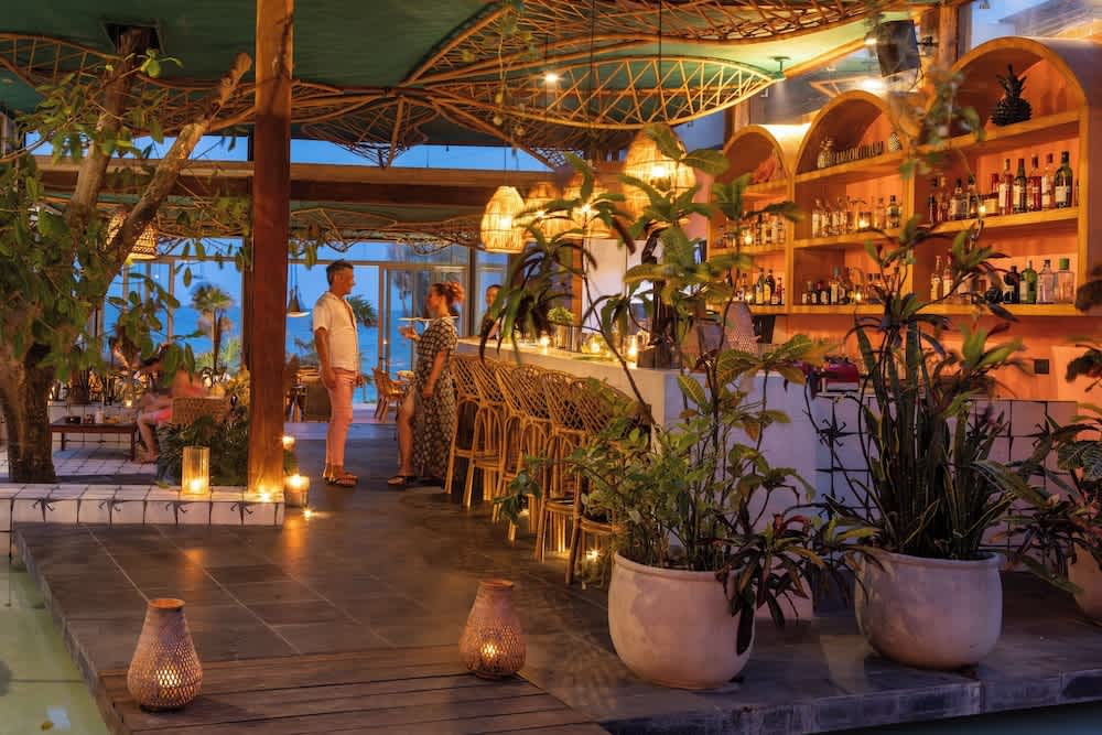 Bar vid poolen