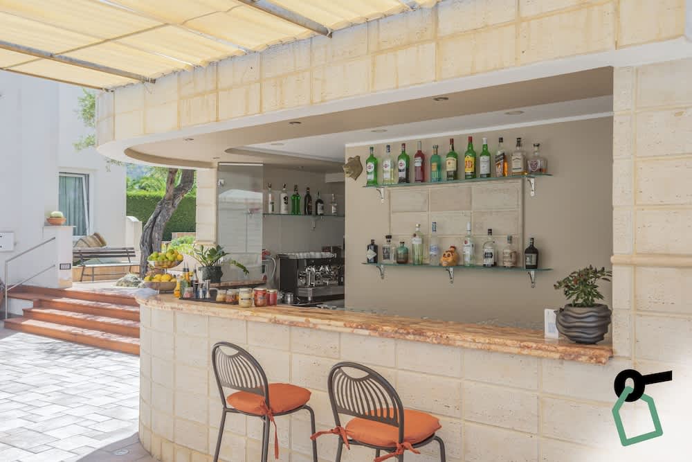 Bar vid poolen