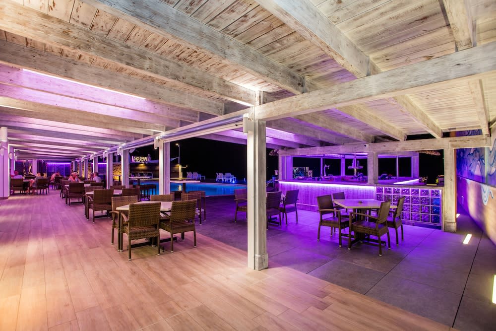 Bar vid poolen