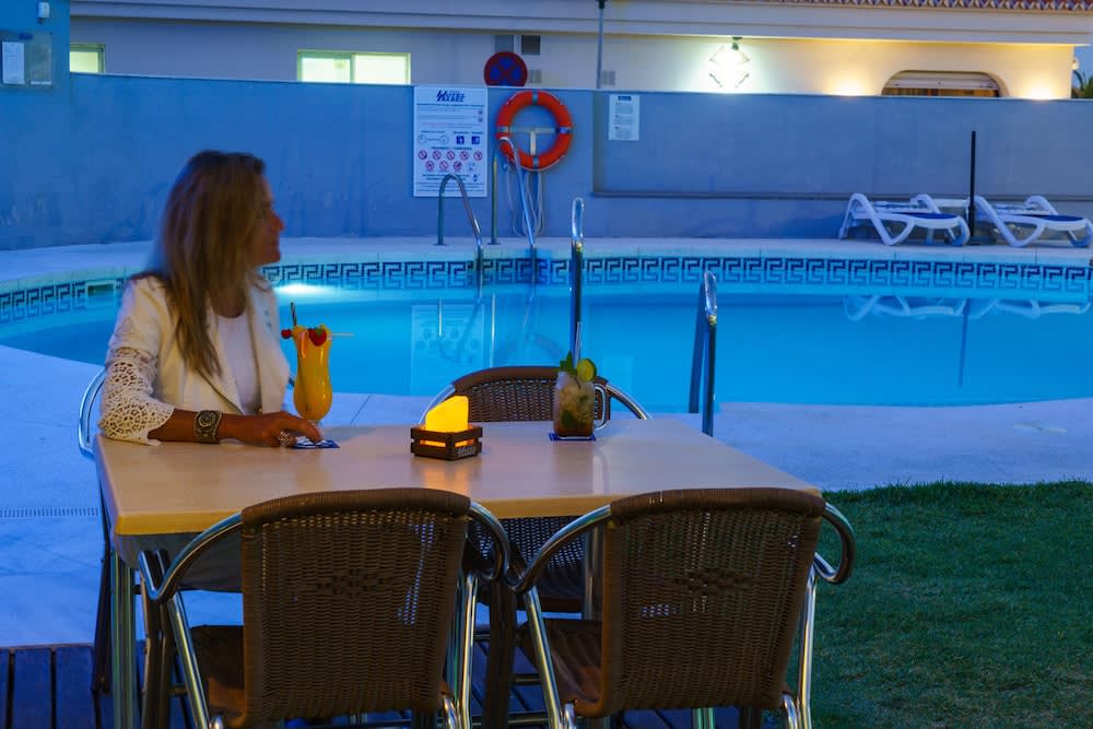 Bar vid poolen