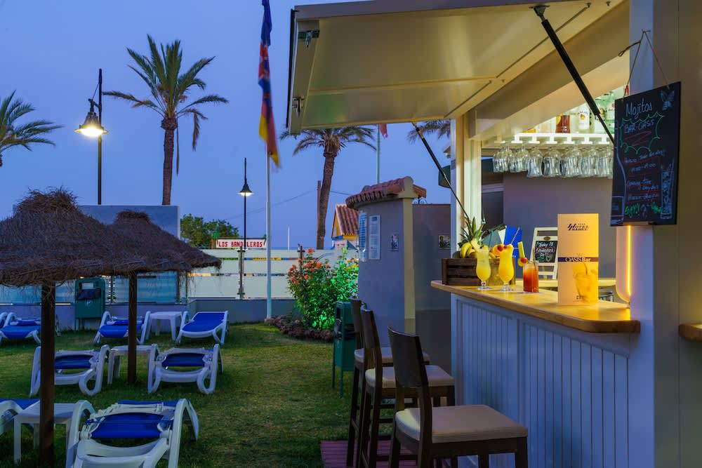 Bar vid poolen