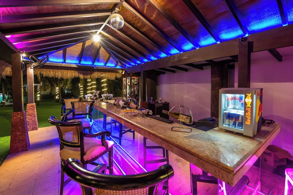 Bar vid poolen