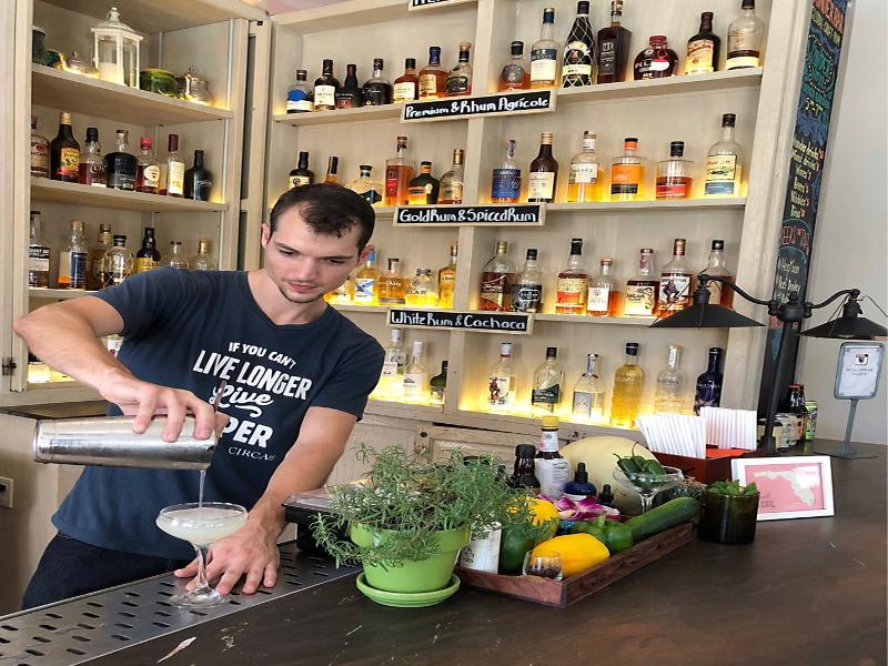 Bar