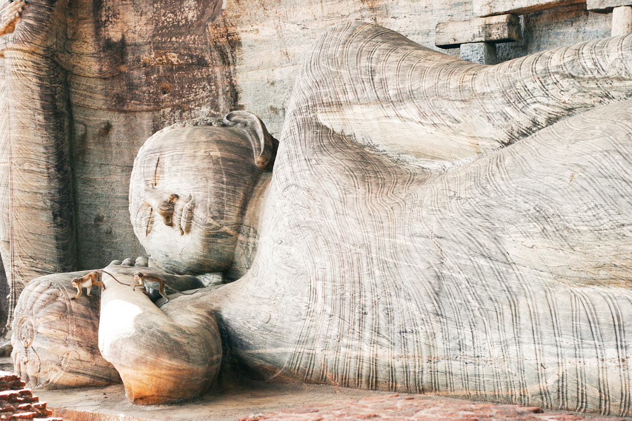 Liggande Buddha i den forntida staden Polonnaruwa