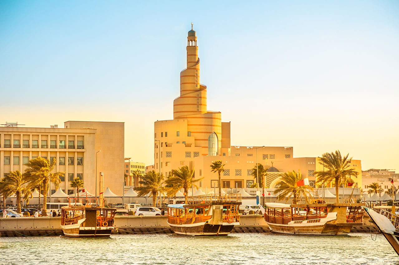 Dhow Harbour och Fanar Islamic Center