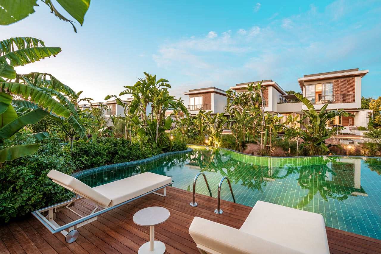 Tvårumslägenhet i villa med privat pool