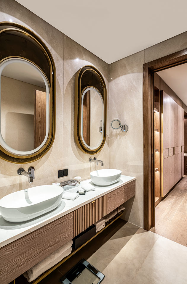 Trerumslägenhet i villa, 4 ord. bäddar, privat pool