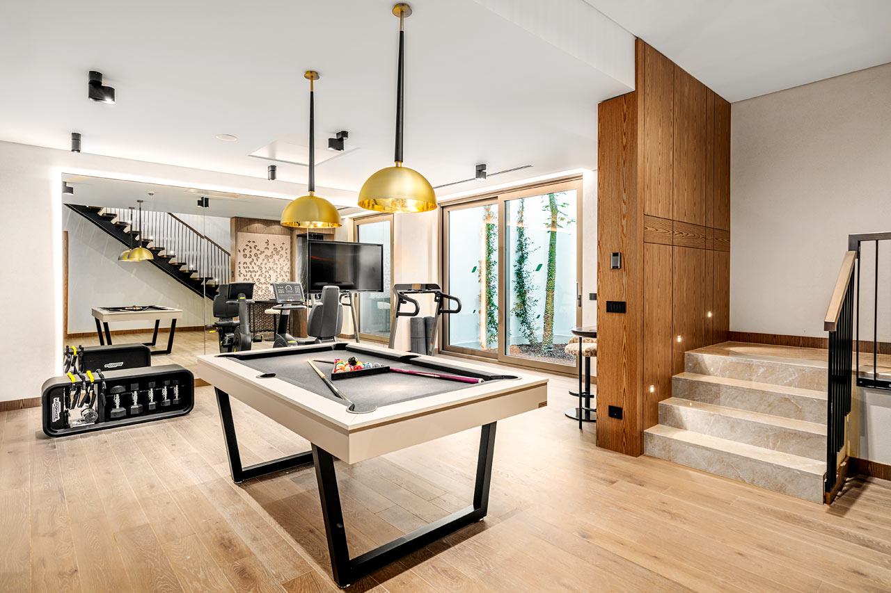 Trerumslägenhet i villa, 4 ord. bäddar, privat pool