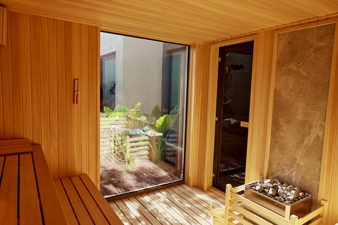 Trerumslägenhet i villa, 4 ord. bäddar, privat pool