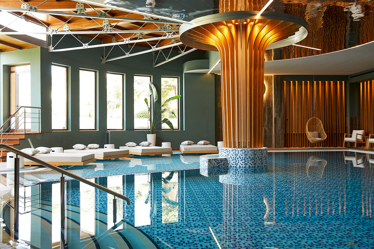 Inomhuspoolen i hotellets spa
