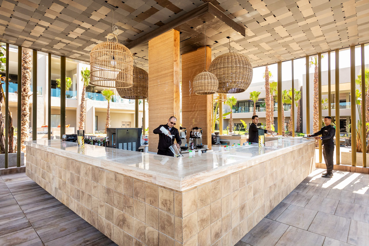 Pool bar