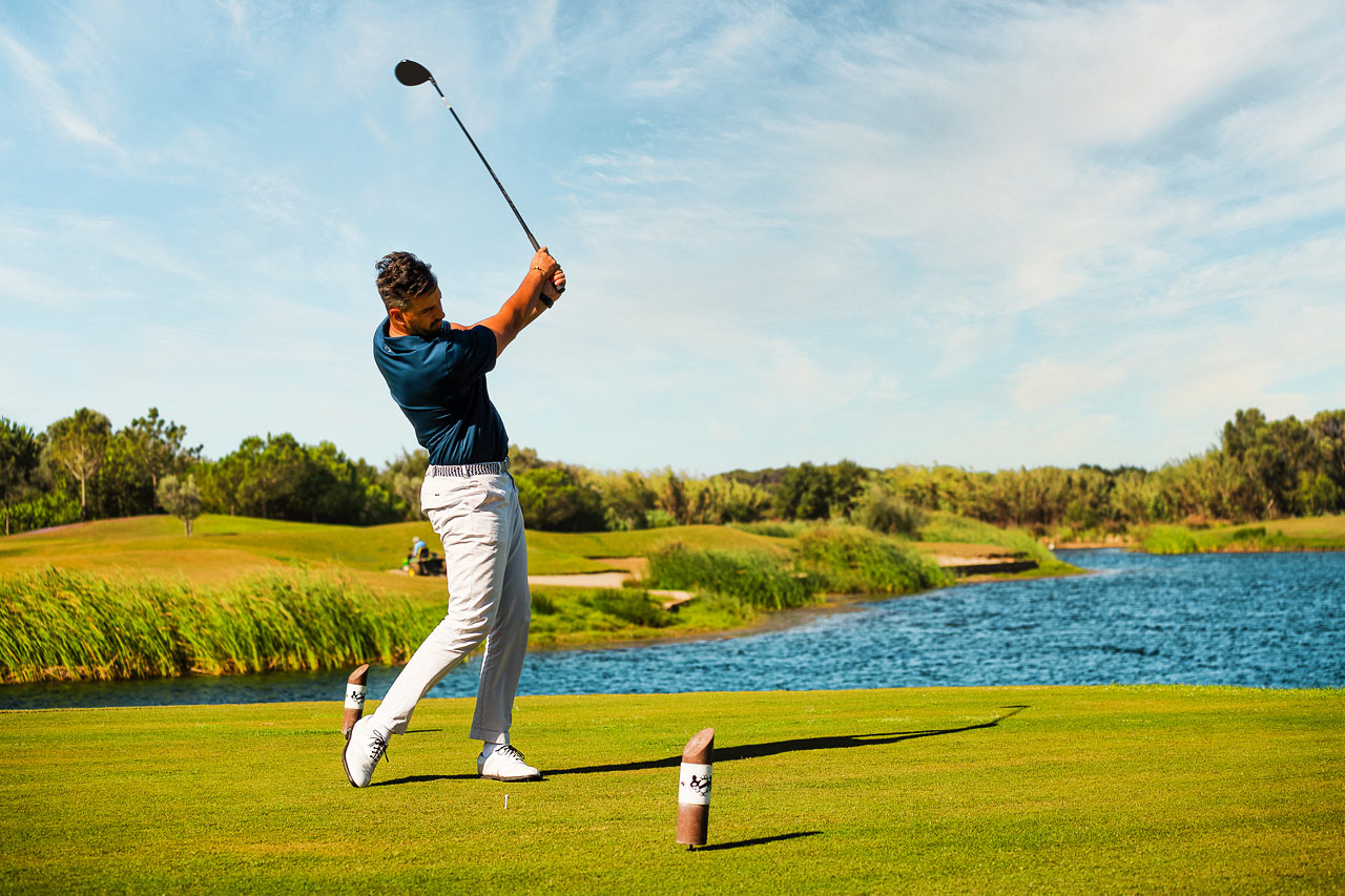 Hotellet ligger i ett område med fina golfbanor
