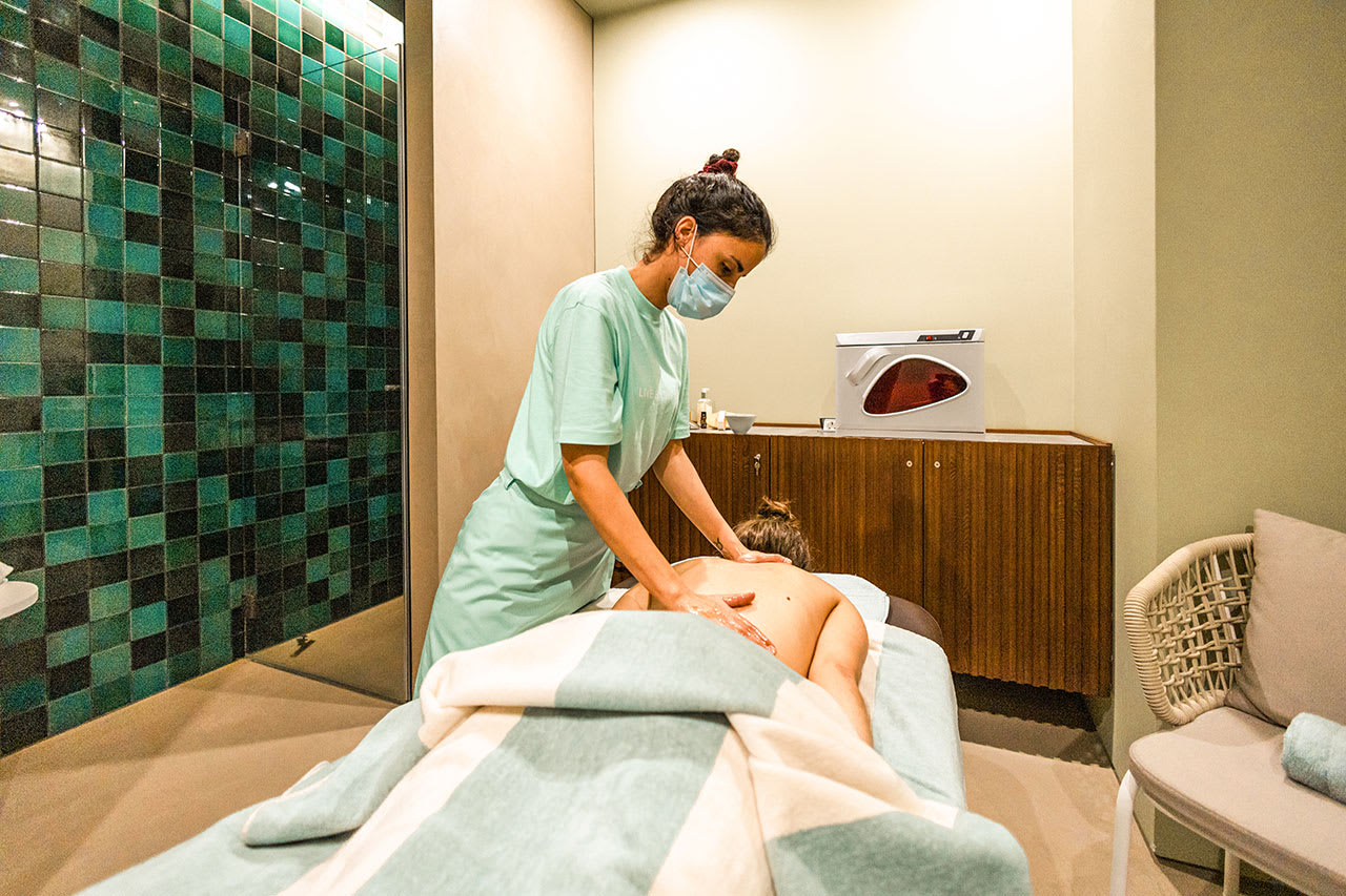 Unna dig en skön massage i hotellets spa