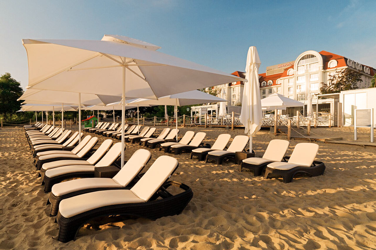 Hotellets privata del av stranden