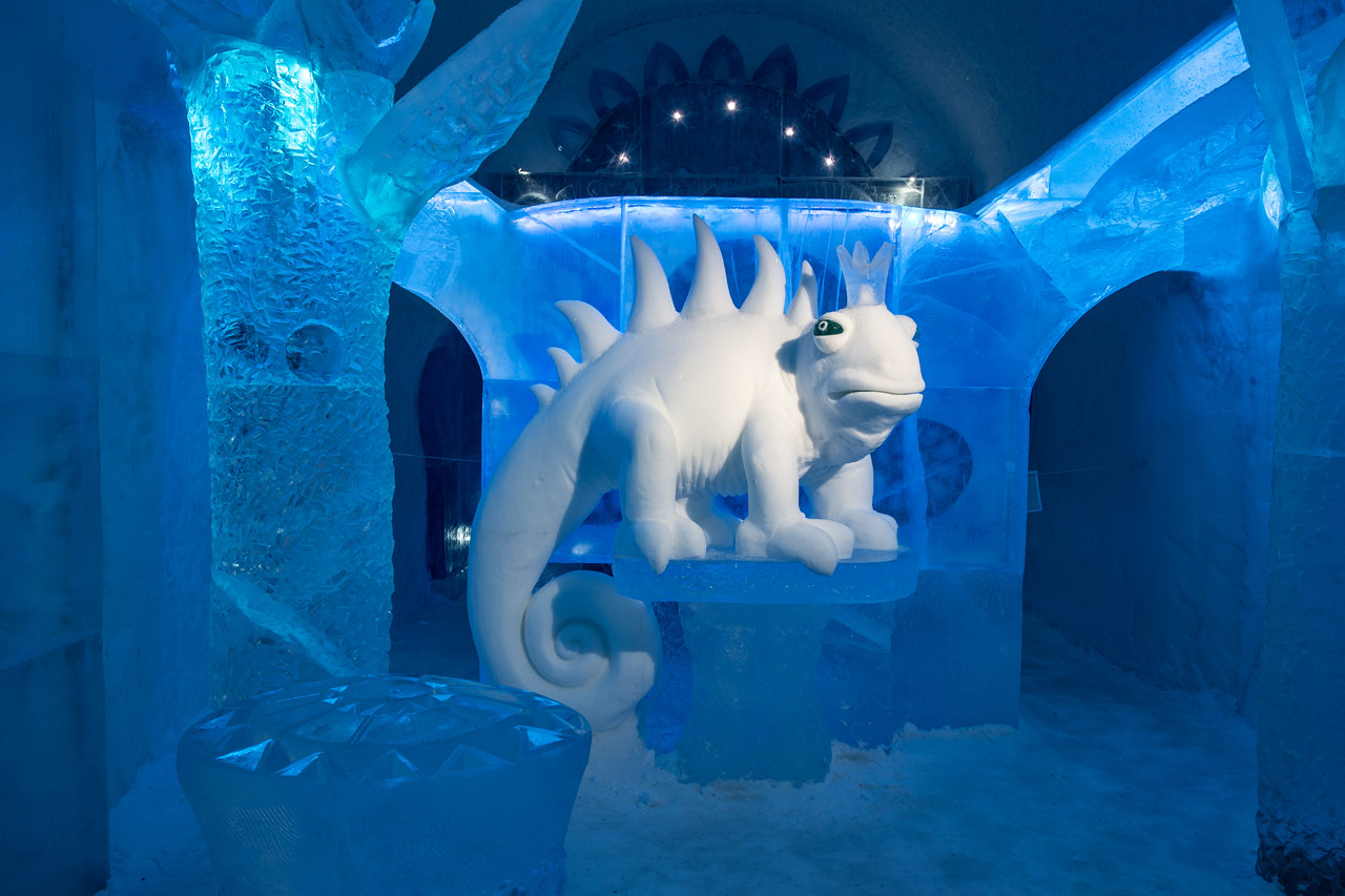 Deluxesvit, Dreaming in a  dream, Design av Kestutis Musteikis & Vytautas Musteikis. Icehotel 365. Foto av Asaf Kliger