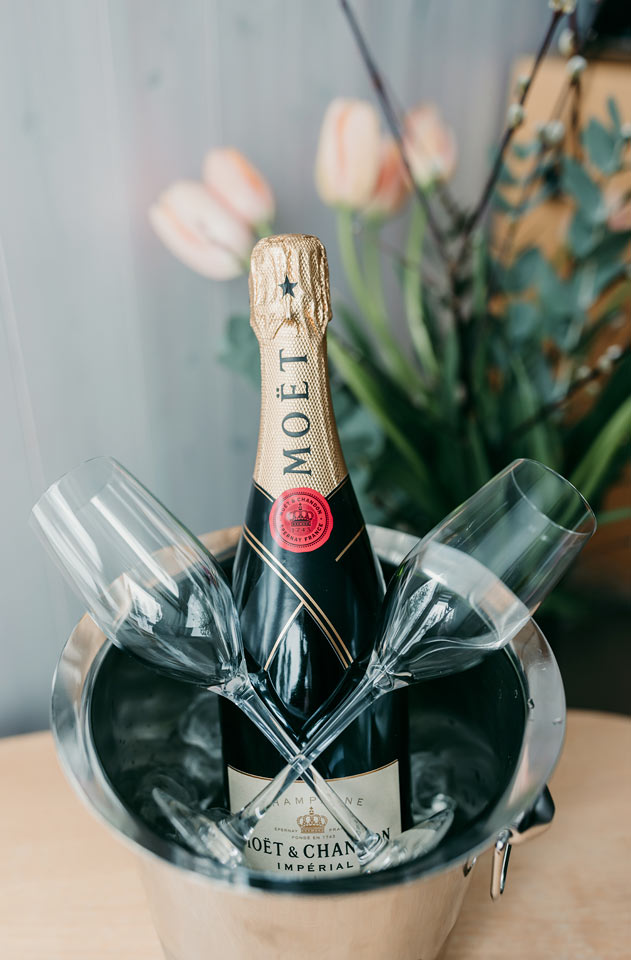 Champagne på rummet. Ingår i lyxpaketen. Foto av Rebecca Lundh