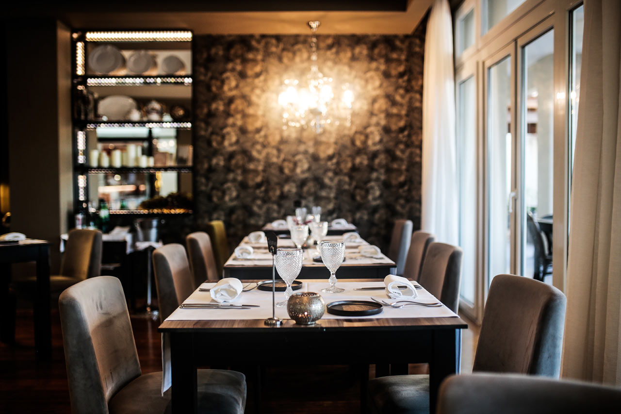Njut av en god middag i à la carte-restaurangen