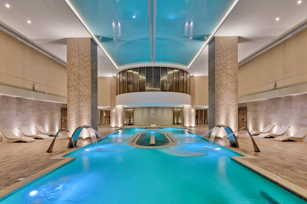 Inomhuspool i hotellets spa
