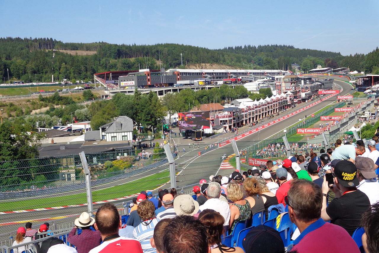 Få en bättre vy över loppet, uppgradera dina Formel-1 biljetter.