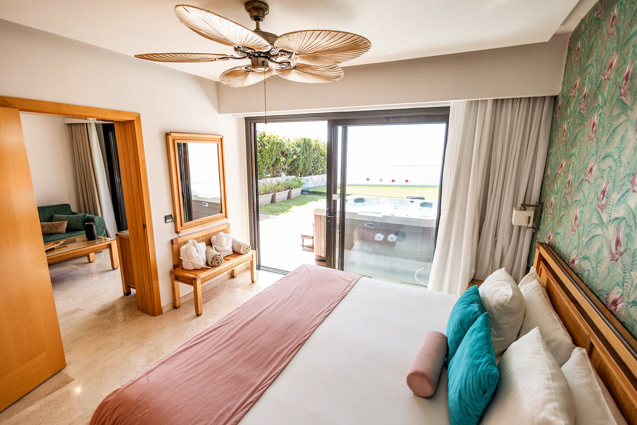 Tvårumslägenhet i villa med havsutsikt och bubbelpool