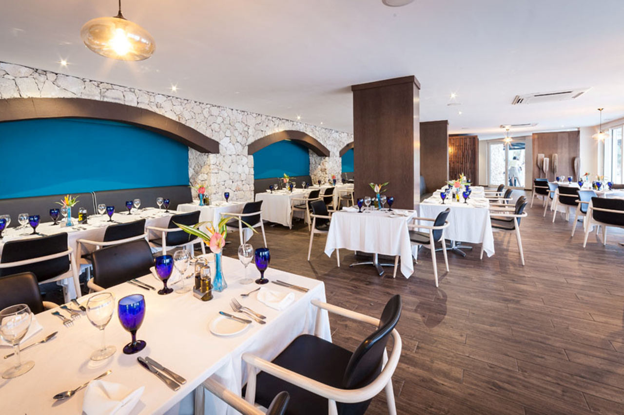 Restaurang på systerhotellet Sonesta Maho Beach Resort, Casino and Spa