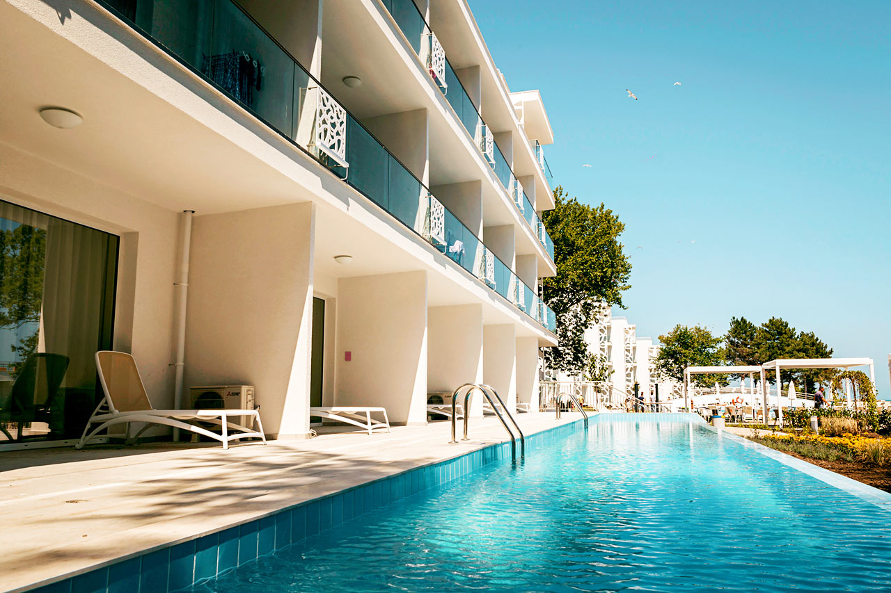 Dubbelrum med poolaccess
